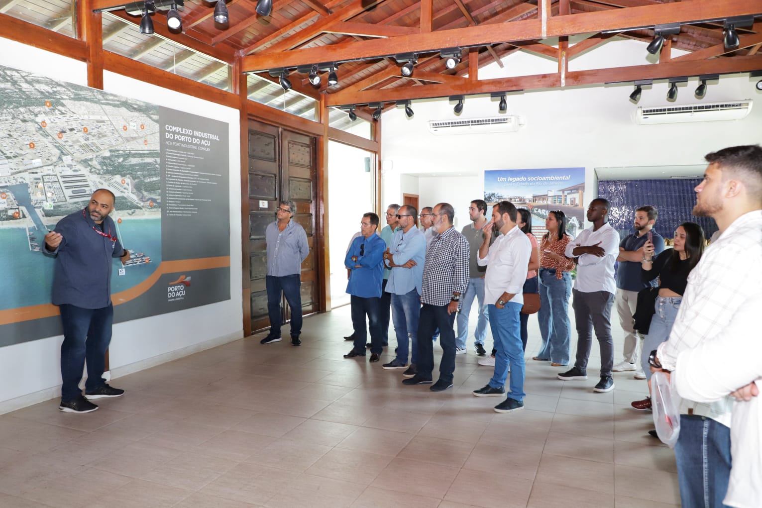 ACIC leva grupo de empresários para conhecer o Porto do Açu