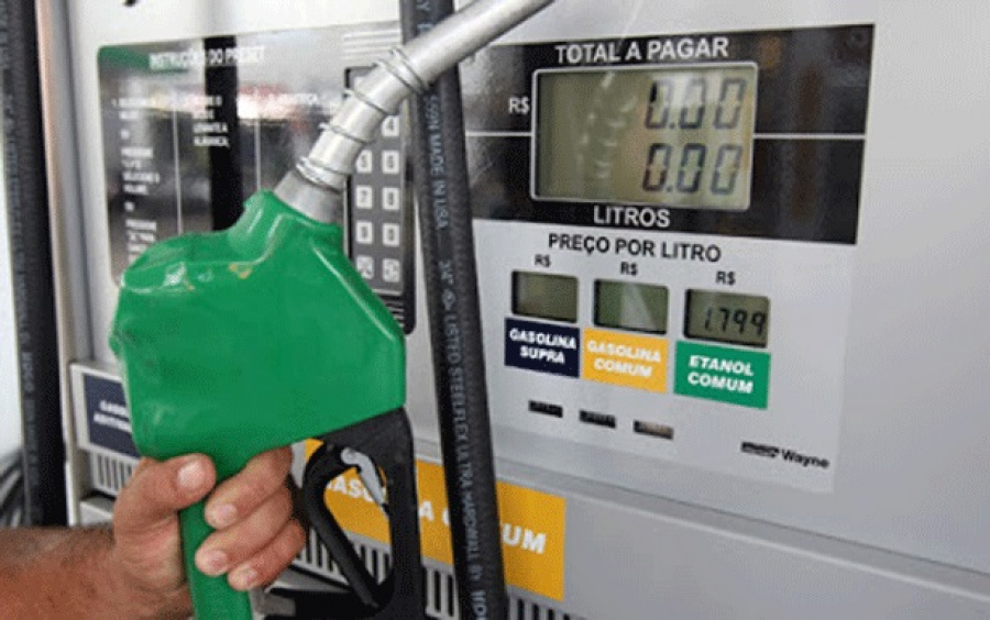 Petrobras aumenta gasolina em 4,2% nas refinarias