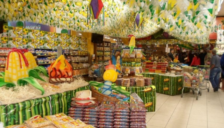 Produtos juninos ganham destaque no ponto de venda