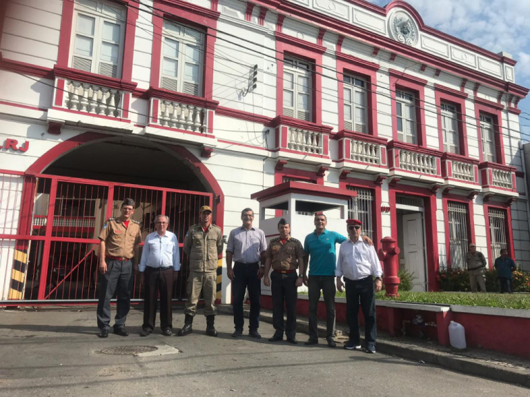 Almoço para estreitar as relações com as instituições comerciais de Campos