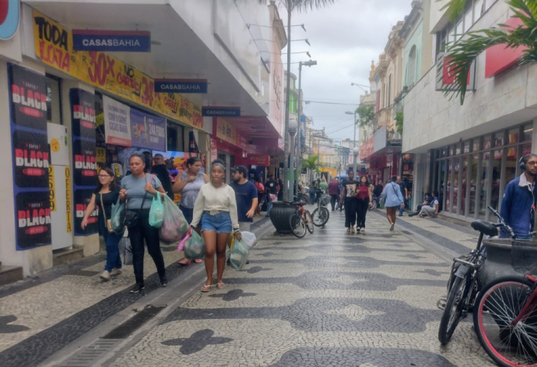 Faltam menos de 20 dias para o Natal e a ACIC aposta no aumento das vendas no comércio campista