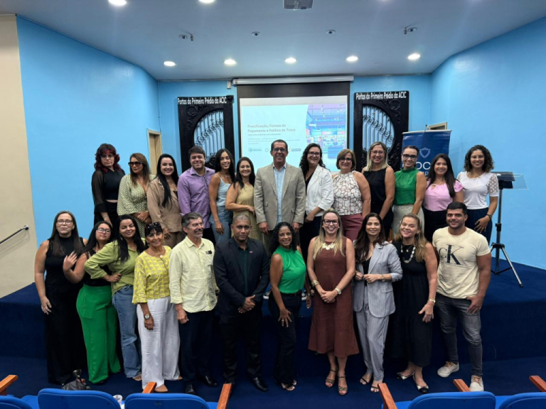 Dia do Consumidor foi marcado ontem com café da manhã na ACIC