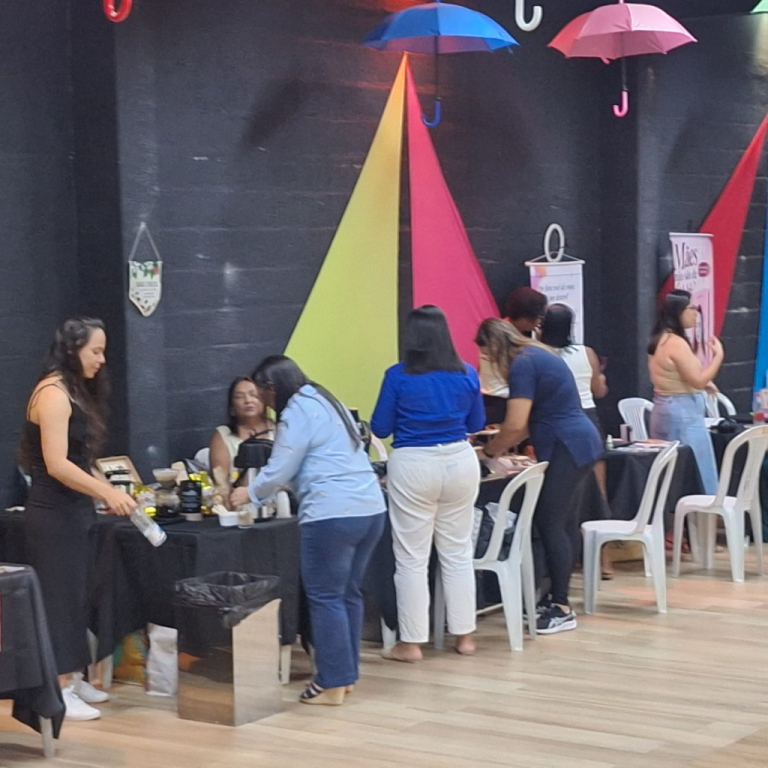 CMEC/ACIC reúne empreendedoras no Shopping Guarus 